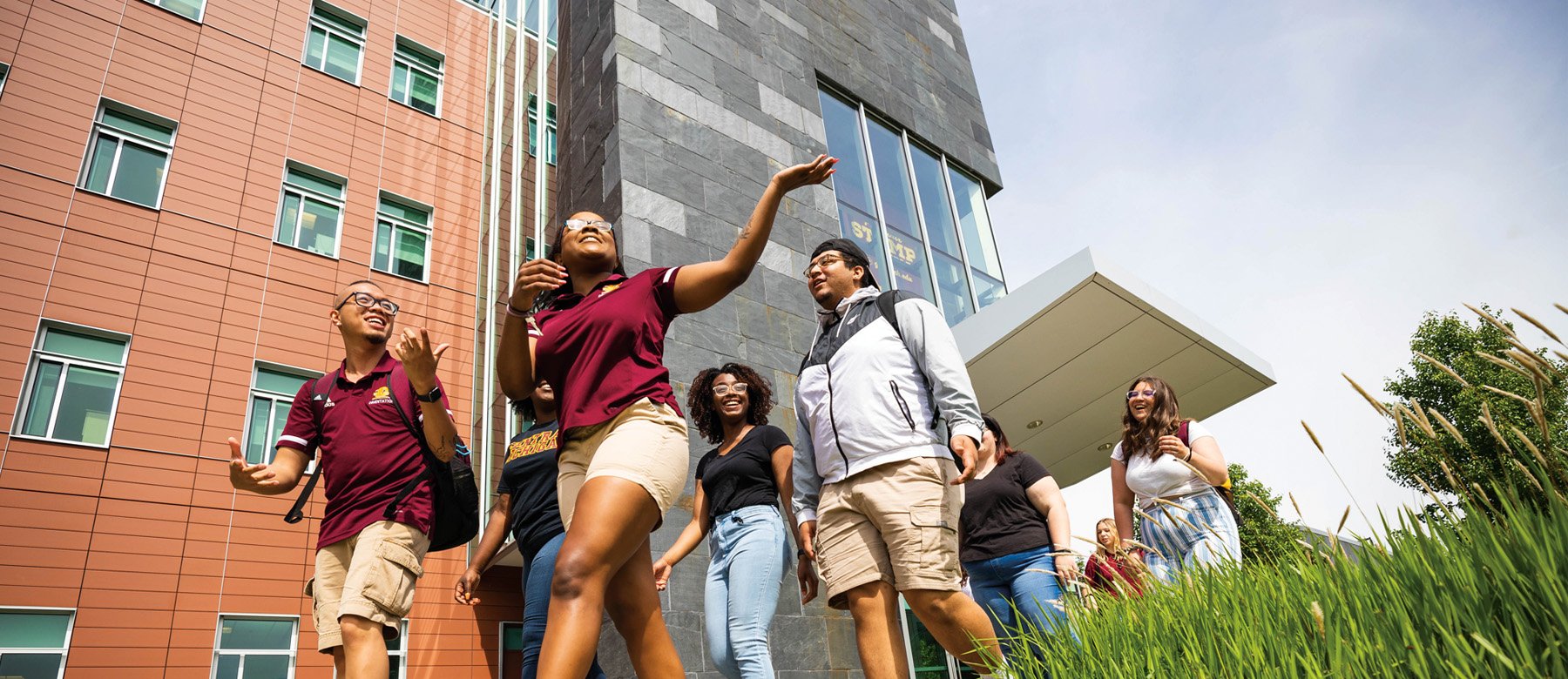 CMU tour guides show new students around campus