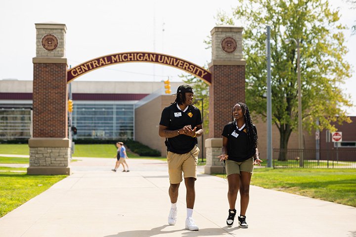 Tupac Holmes talks to Tatiana Mason during IMPACT.