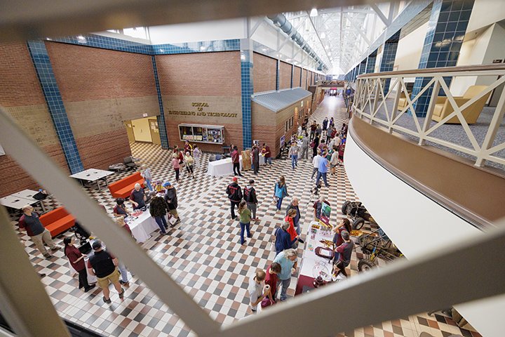 Families and prospective students wander the main atrium area of the Engineering and Technology Building.