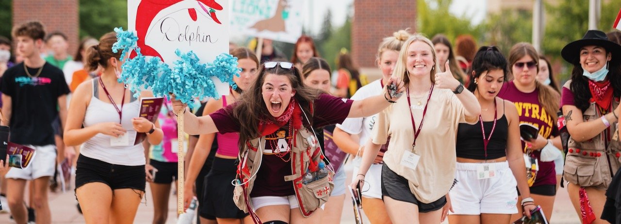 A group of students walks through campus to a Leadership Safari event